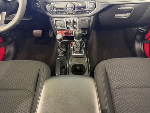 Used 2025 Jeep Wrangler Unlimited Rubicon 4xe AWD/4WD image 17