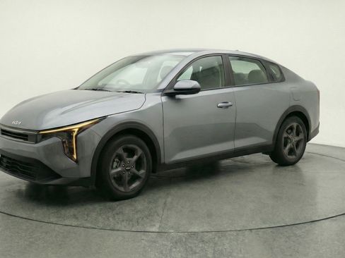 Used 2025 Kia K4 FWD image 3