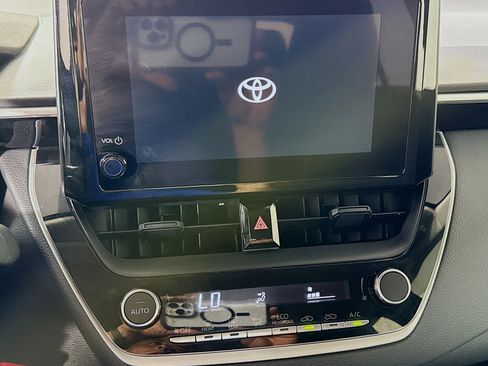Used 2025 Toyota Corolla LE FWD image 18
