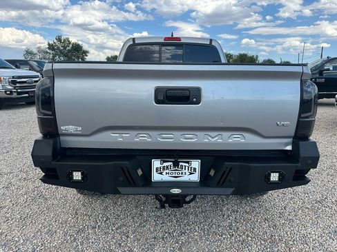 Used 2016 Toyota Tacoma TRD Off-Road AWD/4WD image 8