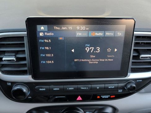 Certified 2023 Hyundai Venue SEL w/ Cargo Package image 17