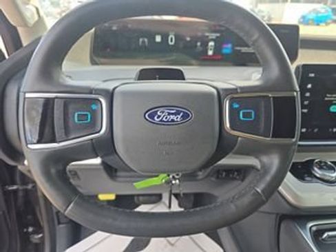 Used 2025 Ford Expedition Active RWD image 6