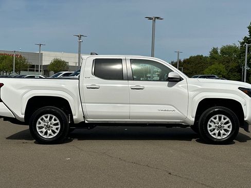 Used 2025 Toyota Tacoma SR5 image 3