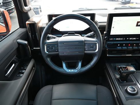 Used 2024 GMC Hummer EV 2X w/ LPO, Illumination Package AWD/4WD image 9