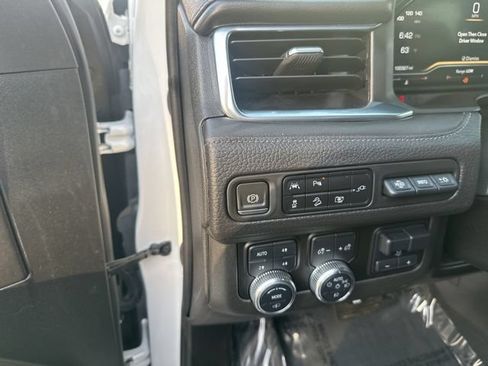 Used 2022 GMC Yukon Denali w/ Denali Ultimate Package AWD/4WD image 22
