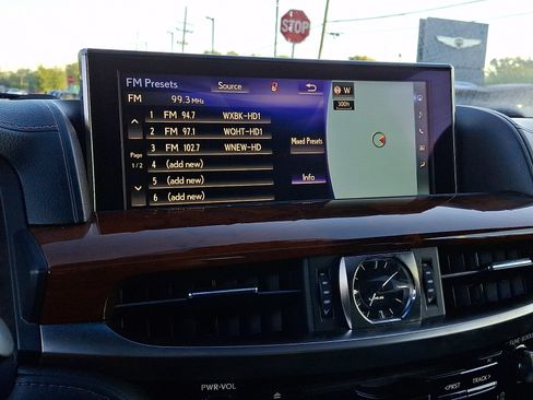 Used 2017 Lexus LX 570 4WD w/ Luxury Package image 21