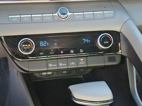 Used 2024 Hyundai Elantra SEL image 18