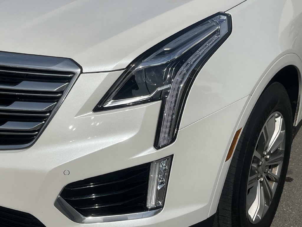 Used 2017 Cadillac XT5 Luxury w/ Driver Awareness Package FWD image 9