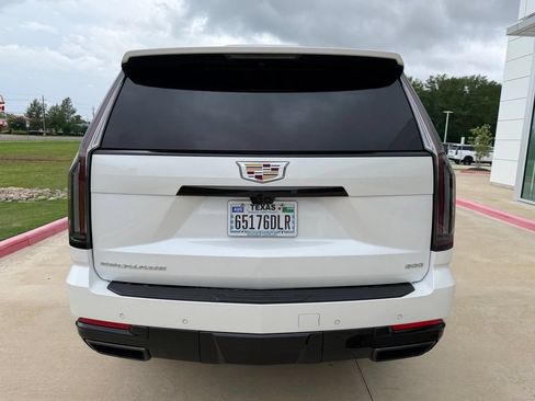Used 2025 Cadillac Escalade ESV Sport w/ Touring Package AWD/4WD image 4