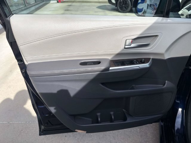 Used 2024 Toyota Sienna XLE FWD image 23