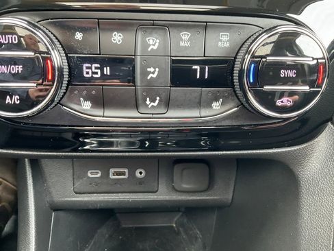 Used 2023 Buick Encore GX Essence w/ Experience Buick Package image 9