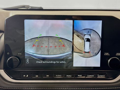 Used 2021 Nissan Rogue Platinum image 16