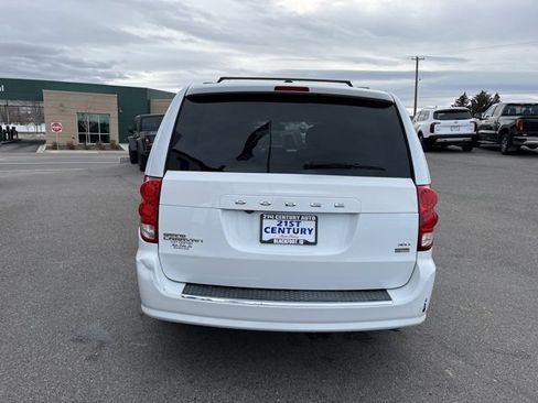 Used 2018 Dodge Grand Caravan SXT image 16