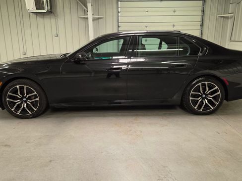 Used 2024 BMW 740i xDrive AWD/4WD image 3