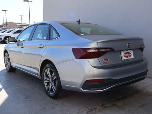 Used 2024 Volkswagen Jetta SE image 3