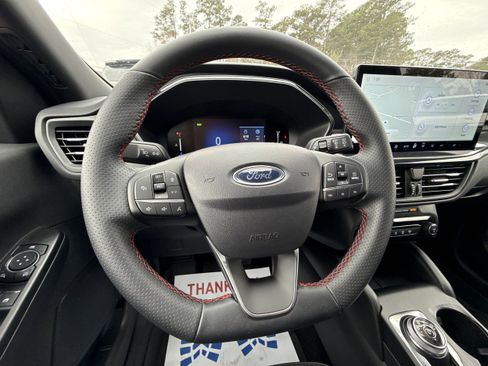 Used 2025 Ford Escape ST-Line w/ Equipment Group 301A image 13