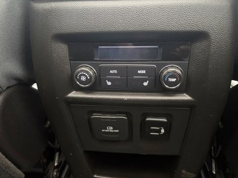 Used 2018 Chevrolet Traverse Premier image 18