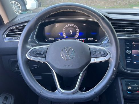 Used 2024 Volkswagen Tiguan SE w/ Panoramic Sunroof Package FWD image 14