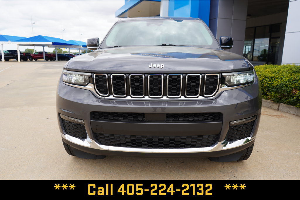 Used 2023 Jeep Grand Cherokee L Limited w/ Trailer Tow Group (B) AWD/4WD image 3