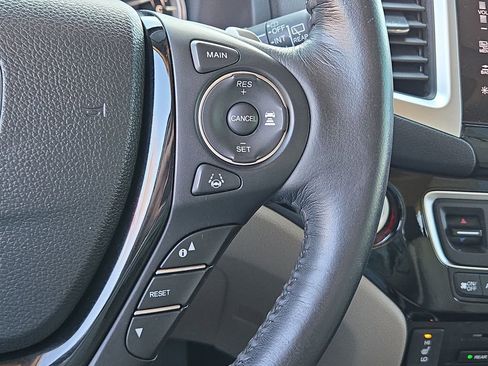 Certified 2018 Honda Pilot Touring image 30