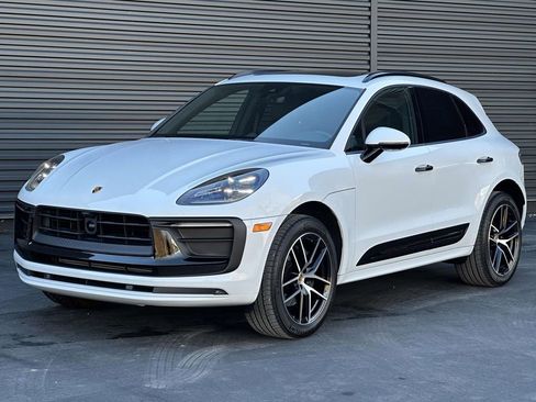 Certified 2025 Porsche Macan image 1