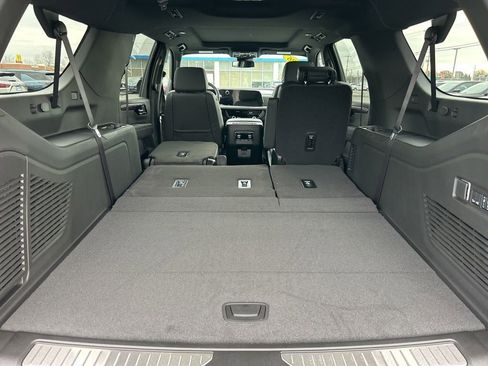 New 2026 Chevrolet Suburban Z71 image 36