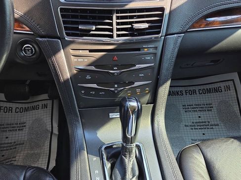 Used 2016 Lincoln MKT AWD image 9