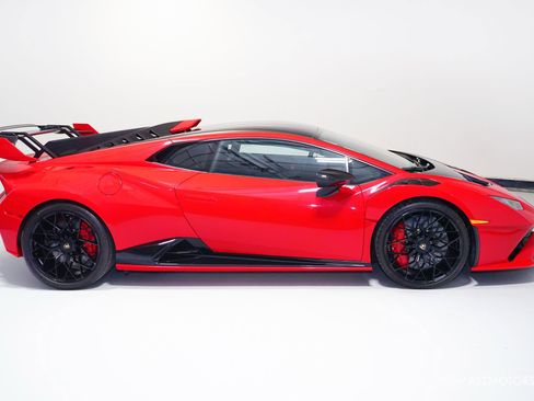 Used 2023 Lamborghini Huracan STO image 4