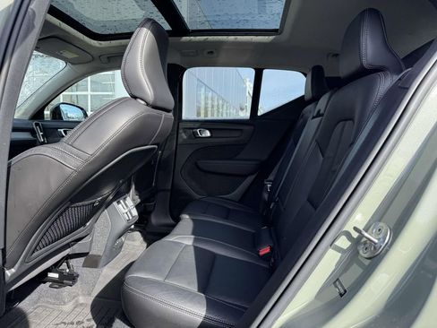 Used 2023 Volvo XC40 B5 Plus w/ Climate Package image 9