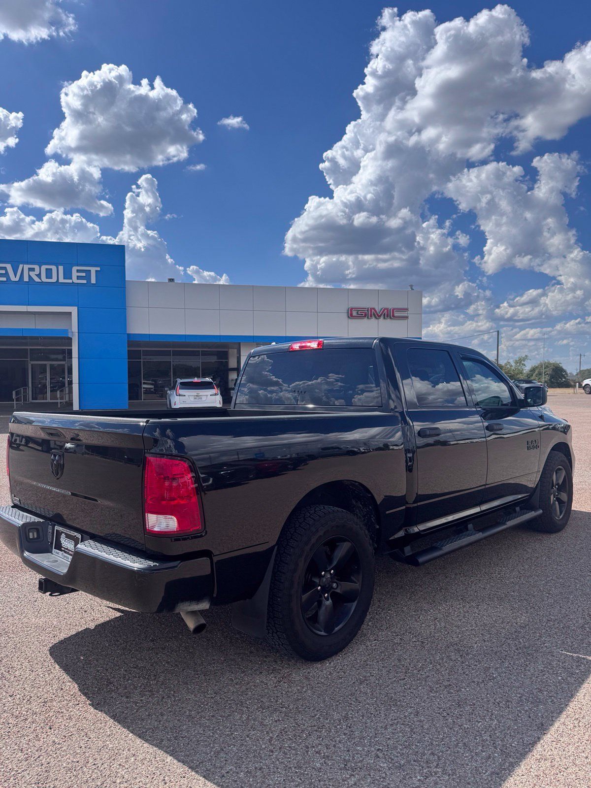 Used 2017 RAM 1500 Express w/ Black Ram 1500 Express Group RWD image 5