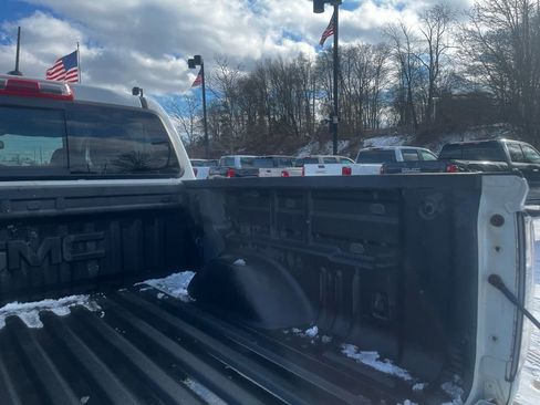 Used 2020 GMC Canyon SLE w/ SLE Convenience Package image 11