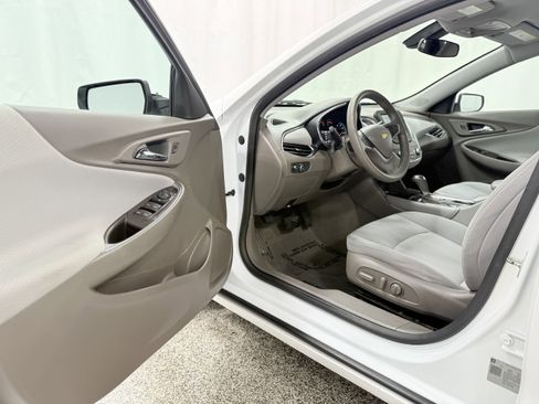 Used 2018 Chevrolet Malibu LT image 11