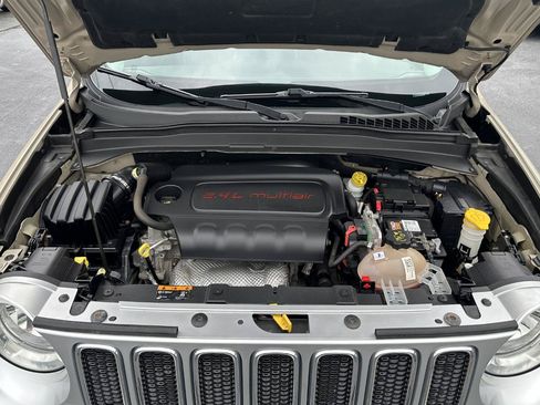 Used 2015 Jeep Renegade Limited AWD/4WD image 18