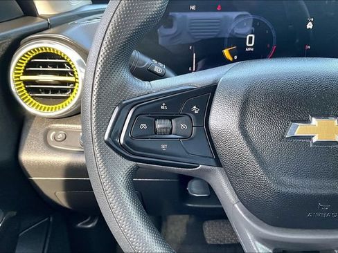 Used 2024 Chevrolet Trax LT FWD image 11