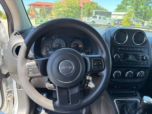 Used 2014 Jeep Compass Sport FWD image 9