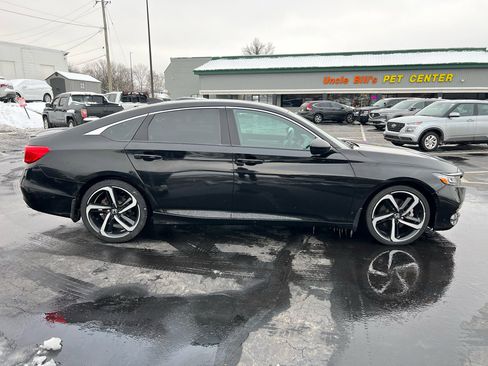 Used 2018 Honda Accord Sport image 8