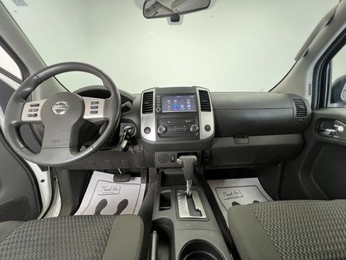 Used 2019 Nissan Frontier SV image 10