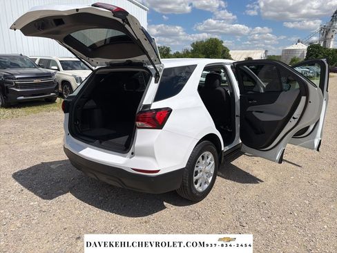 Used 2022 Chevrolet Equinox LS w/ LS Convenience Package FWD image 29