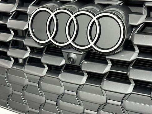 Used 2025 Audi Q5 Premium Plus w/ Premium Plus image 15