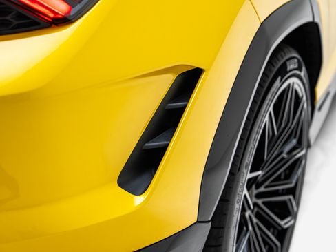 Used 2025 Lamborghini Urus SE AWD/4WD image 31