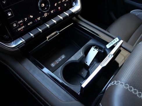 Used 2025 GMC Yukon Denali Ultimate image 30