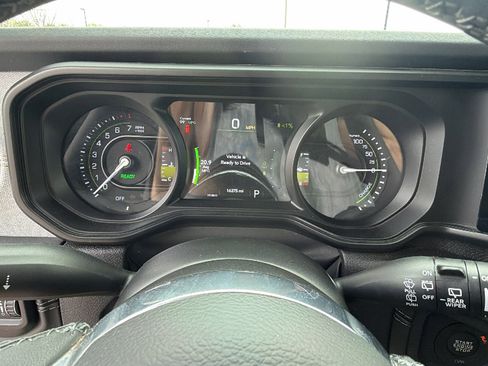 Used 2025 Jeep Wrangler Sahara w/ Safety Group image 29