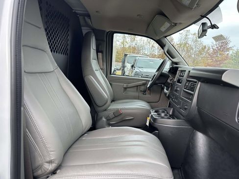 New 2025 Chevrolet Express 2500 Work Van w/ Driver Convenience Package image 24
