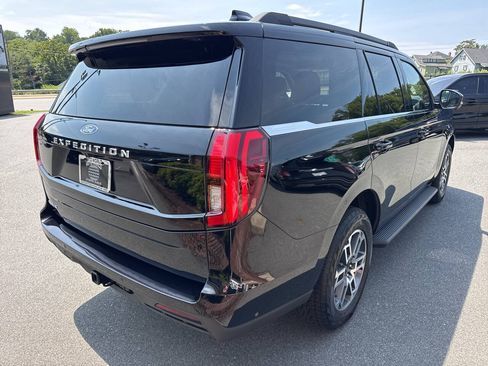 Used 2025 Ford Expedition Active AWD/4WD image 9
