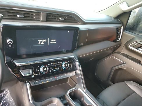 Used 2025 GMC Sierra 2500 Denali w/ Denali Reserve Package AWD/4WD image 28