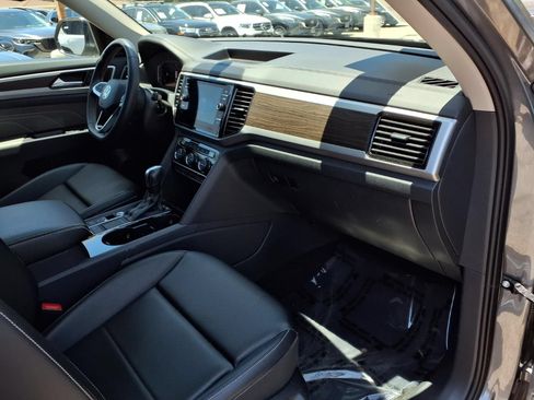 Certified 2023 Volkswagen Atlas SE w/ Panoramic Sunroof Package FWD image 25