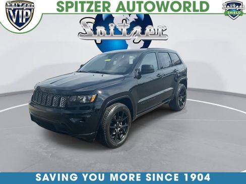 Used 2018 Jeep Grand Cherokee Altitude AWD/4WD image 4