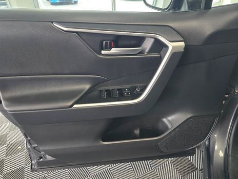 Used 2025 Toyota RAV4 XLE AWD/4WD image 33