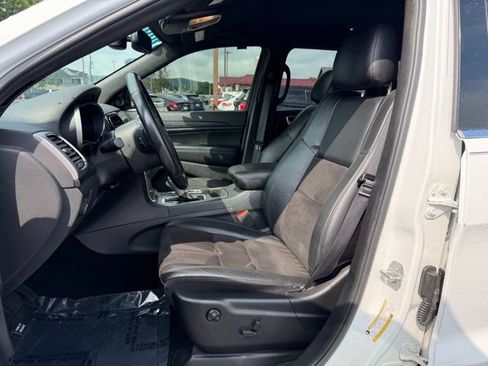 Used 2020 Jeep Grand Cherokee Laredo AWD/4WD image 11