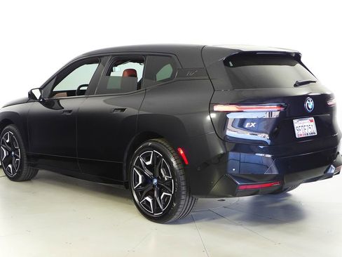 Used 2023 BMW iX xDrive50 w/ Sport Package image 8